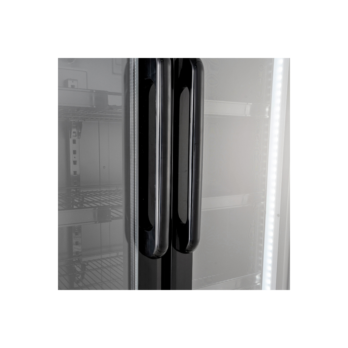 Armoire à boissons 460 Litres sur roulettes Full Black PREMIUM - GOLDINOX